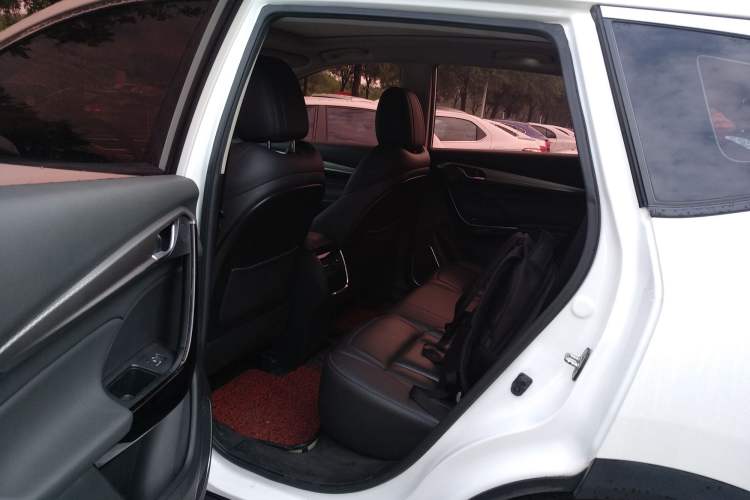 Used Dongfeng Aeolus AX7 2019 1.6T Automatic AI Navigation Model China V Standard Left Rear Seat