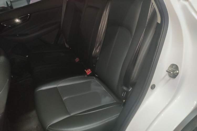 Used Dongfeng Aeolus AX7 2019 Classic 230T Automatic Luxury Top-Selling Model China V Standard Left Rear Seat