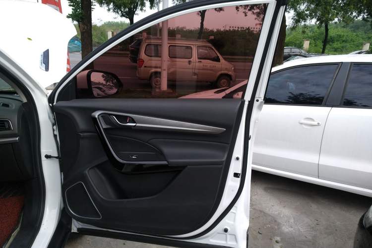 Used Dongfeng Aeolus AX7 2019 1.6T Automatic AI Navigation Model China V Standard Right Front Door Interior