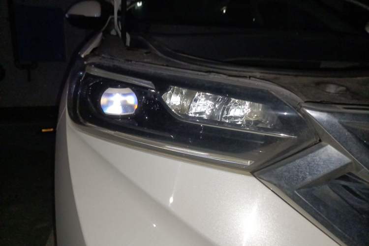 Used Dongfeng Aeolus AX7 2019 1.6T Automatic AI Navigation Model China V Standard Right Front Headlight