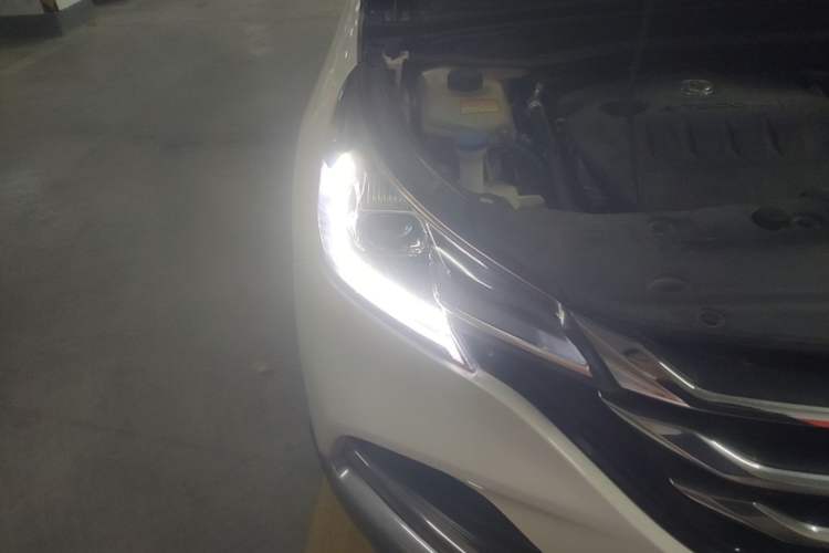 Used Dongfeng Aeolus AX7 2019 Classic 230T Automatic Luxury Top-Selling Model China V Standard Right Front Headlight