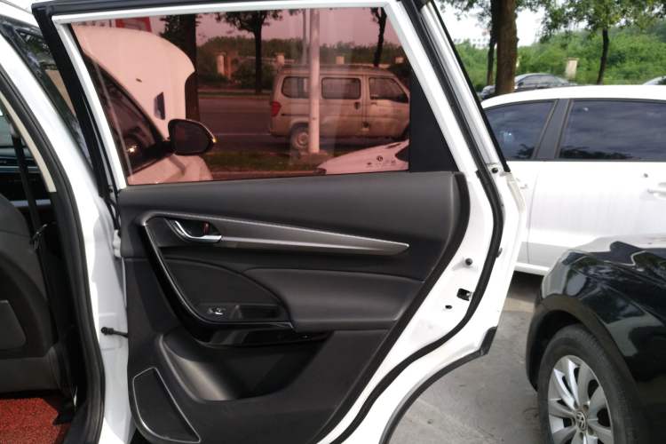 Used Dongfeng Aeolus AX7 2019 1.6T Automatic AI Navigation Model China V Standard Right Rear Door Interior