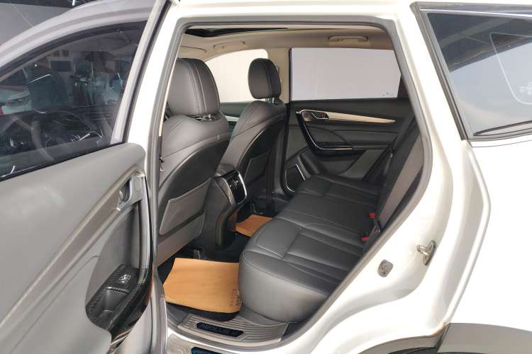 Used Dongfeng Aeolus AX7 2019 1.6T Automatic AI Navigation Model Enjoyment Version China VI Standard Right Rear Seat