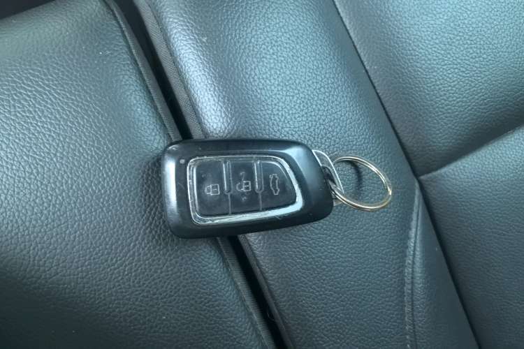 Used Dongfeng Aeolus AX7 2019 Classic 230T Automatic Luxury Top-Selling Model China V Standard Vehicle Key