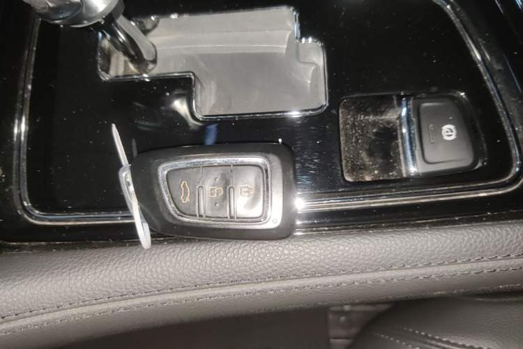 Used Dongfeng Aeolus AX7 2019 Classic 230T Automatic Luxury Top-Selling Model China V Standard Vehicle Key