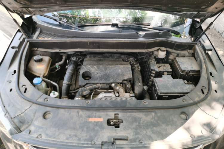 Used Dongfeng Aeolus AX7 2020 1.6T Automatic AI Navigation Model China VI Standard Engine Bay