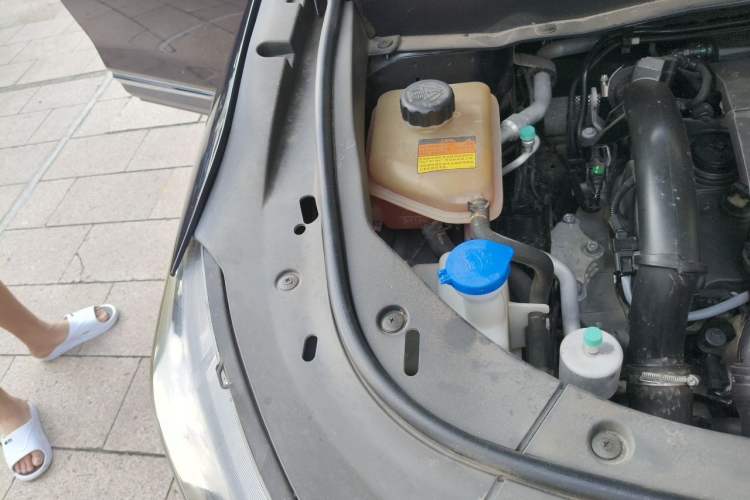 Used Dongfeng Aeolus AX7 2020 1.6T Automatic AI Pioneer Model China VI Standard Engine Bay Right