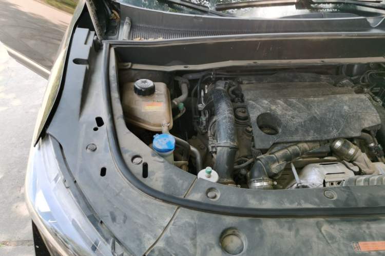 Used Dongfeng Aeolus AX7 2020 1.6T Automatic AI Navigation Model China VI Standard Engine Bay Right