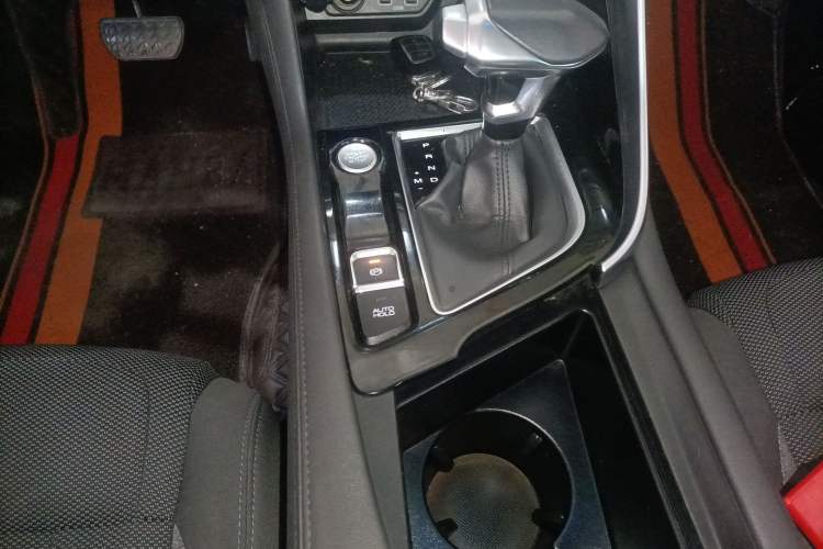 Used Dongfeng Aeolus AX7 2020 1.6T Automatic AI Pioneer Model China VI Standard Gear Lever