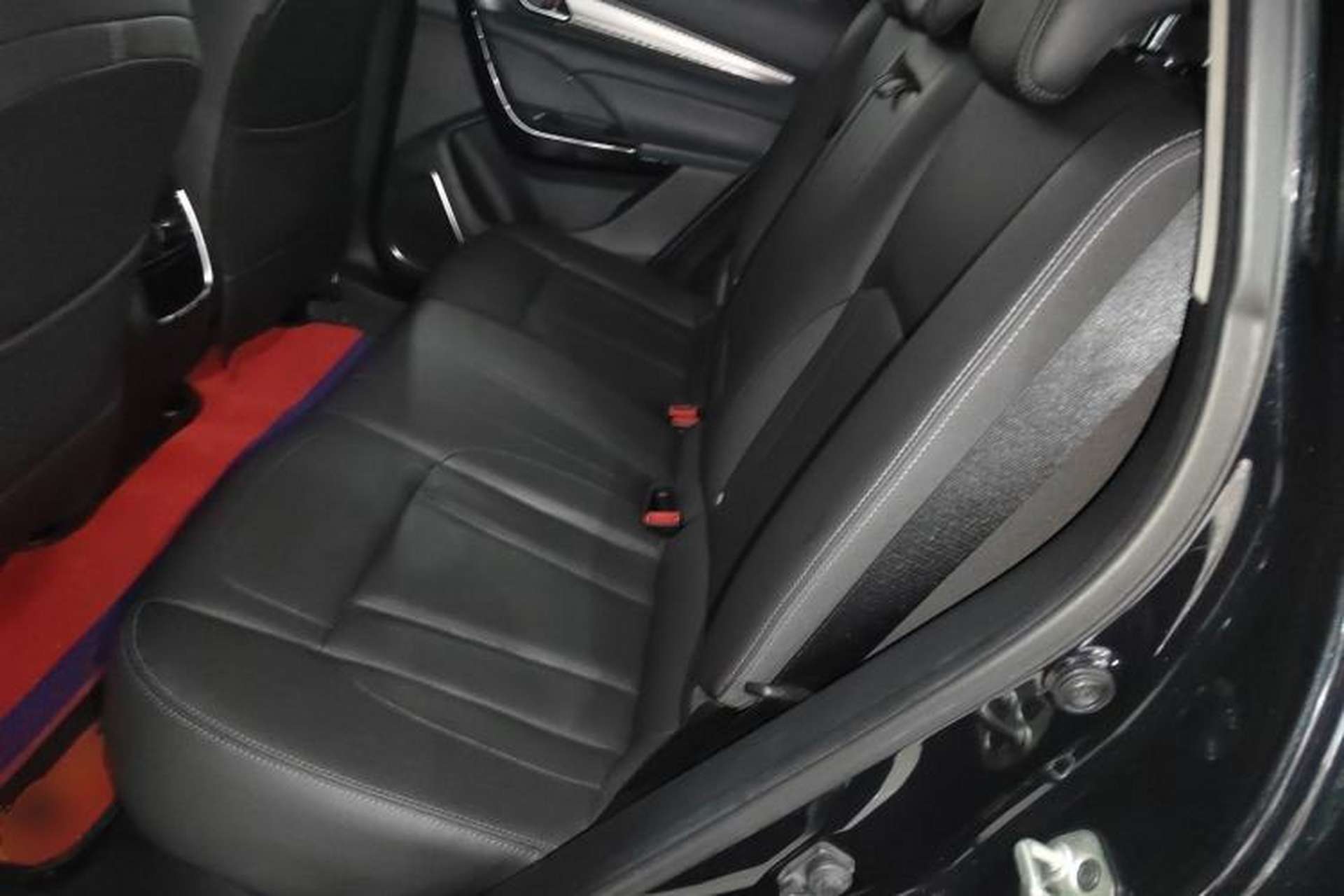 Used Dongfeng Aeolus AX7 2020 1.6T Automatic AI Navigation Model China VI Standard Left Rear Seat