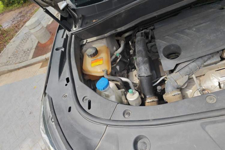 Used Dongfeng Aeolus AX7 2020 1.6T Automatic AI Navigation Model China VI Standard Engine Bay Right