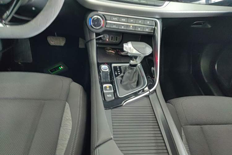 Used Dongfeng Aeolus AX7 2020 1.6T Automatic AI Pioneer Model China VI Standard Gear Lever