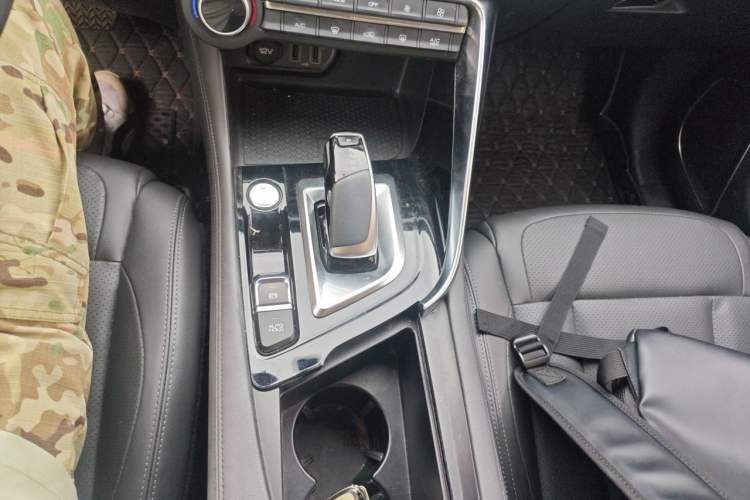 Used Dongfeng Aeolus AX7 2020 1.6T Automatic AI Navigation Model China VI Standard Gear Lever