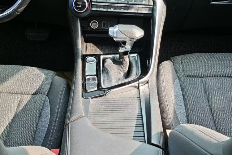 Used Dongfeng Aeolus AX7 2020 1.6T Automatic AI Pioneer Model China VI Standard Gear Lever