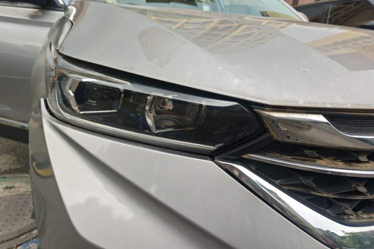 Used Dongfeng Aeolus AX7 2020 1.6T Automatic AI Navigation Model China VI Standard Right Front Headlight