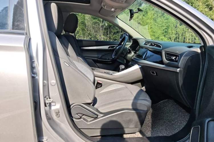 Used Dongfeng Aeolus AX7 2020 1.6T Automatic AI Pioneer Model China VI Standard Right Front Seat