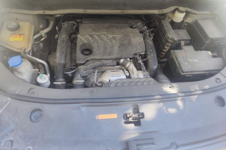 Used Dongfeng Aeolus AX7 2020 1.6T Automatic AI Navigation Model China VI Standard Engine Bay