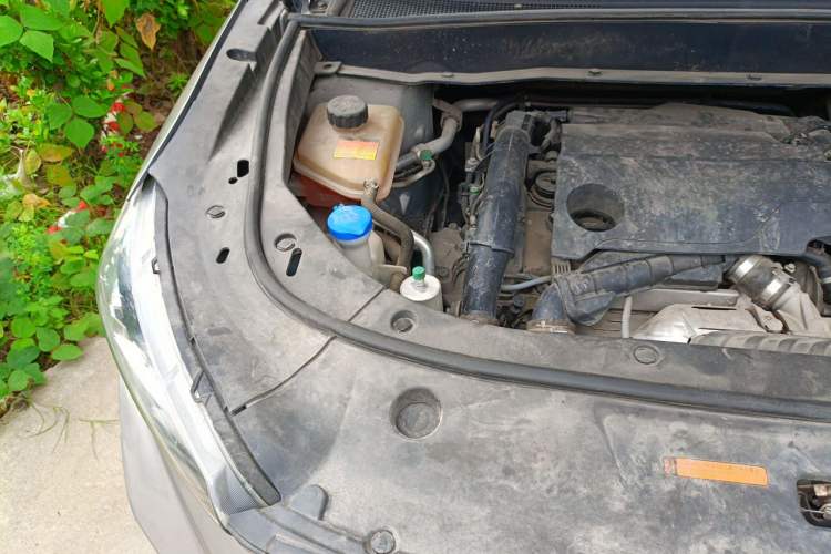Used Dongfeng Aeolus AX7 2020 1.6T Automatic AI Pioneer Model China VI Standard Engine Bay Right