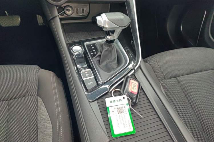 Used Dongfeng Aeolus AX7 2020 1.6T Automatic AI Pioneer Model China VI Standard Gear Lever