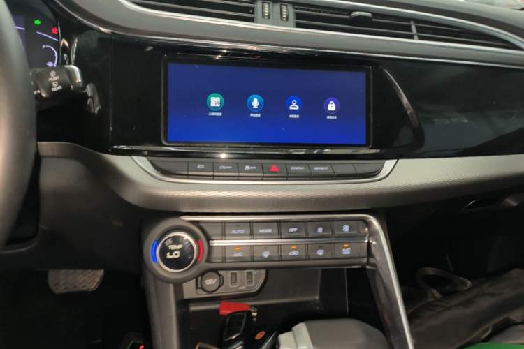 Used Dongfeng Aeolus AX7 2020 1.6T Automatic AI Pioneer Model China V Standard Audio And AC Panel