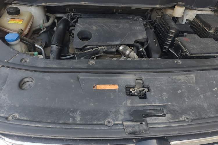 Used Dongfeng Aeolus AX7 2020 1.6T Automatic AI Navigation Model China VI Standard Engine Bay