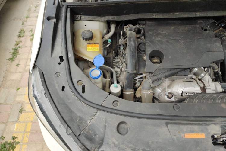 Used Dongfeng Aeolus AX7 2020 1.6T Automatic AI Navigation Model China VI Standard Engine Bay Right