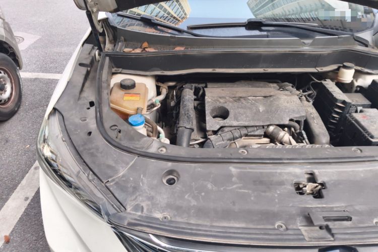 Used Dongfeng Aeolus AX7 2020 1.6T Automatic AI Navigation Model China VI Standard Engine Bay Right