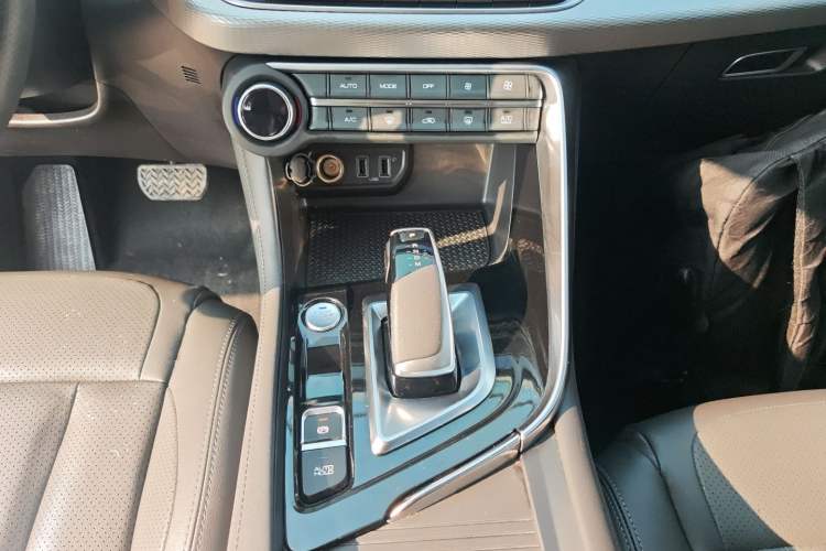 Used Dongfeng Aeolus AX7 2020 1.6T Automatic AI Navigation Model China VI Standard Gear Lever