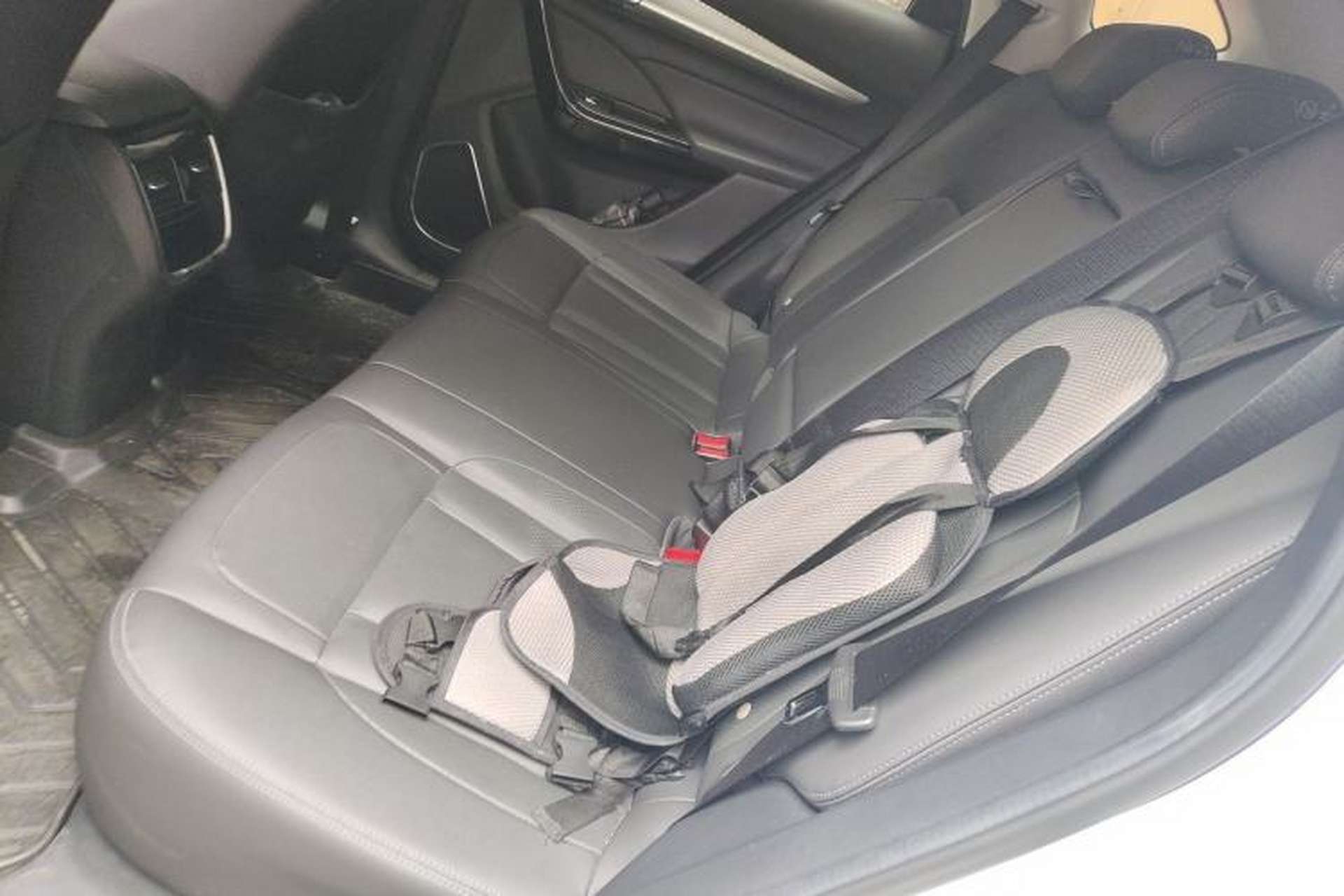 Used Dongfeng Aeolus AX7 2020 1.6T Automatic AI Flagship Version China VI Standard Left Rear Seat