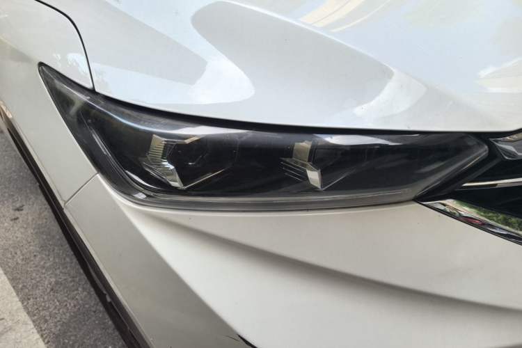 Used Dongfeng Aeolus AX7 2020 1.6T Automatic AI Navigation Model China VI Standard Right Front Headlight