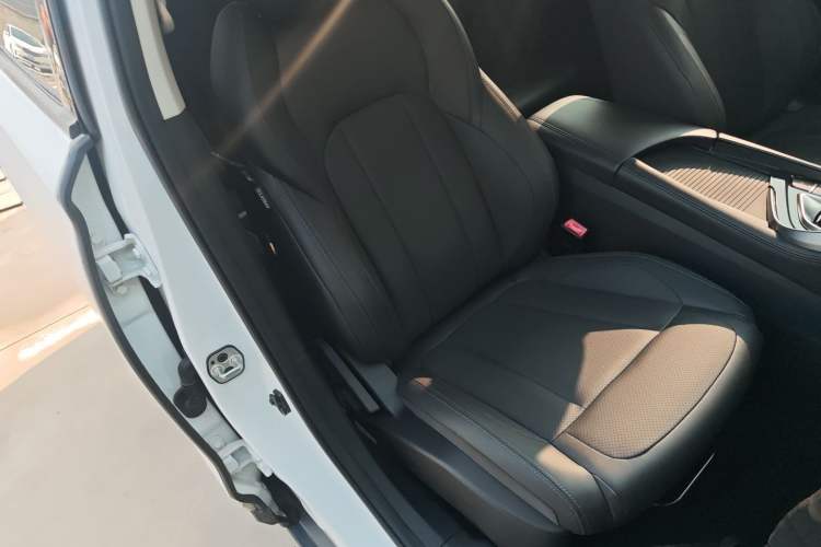 Used Dongfeng Aeolus AX7 2020 1.6T Automatic AI Navigation Model China VI Standard Right Front Seat