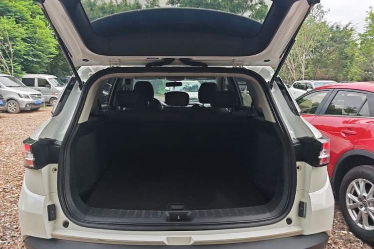 Used Dongfeng Aeolus AX7 2020 1.6T Automatic AI Pioneer Model China VI Standard Trunk