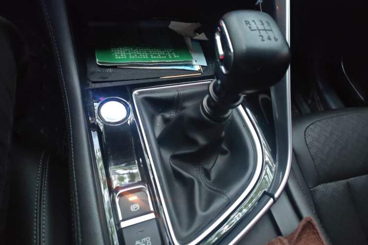 Used Dongfeng Aeolus AX7 2021 1.5T Manual ZhiXiang Edition Gear Lever