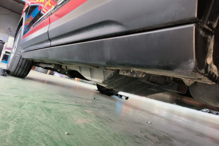 Used Dongfeng Aeolus AX7 2021 PRO 1.6T Automatic Glory Edition Left Side Sill