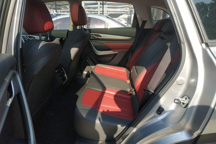 Used Dongfeng Aeolus AX7 2021 1.6T Automatic Zhiyue Edition Interior 4