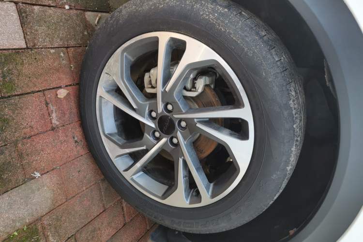 Used Dongfeng Aeolus AX7 2021 PRO 1.6T Automatic Glory Edition Left Front Wheel Hub