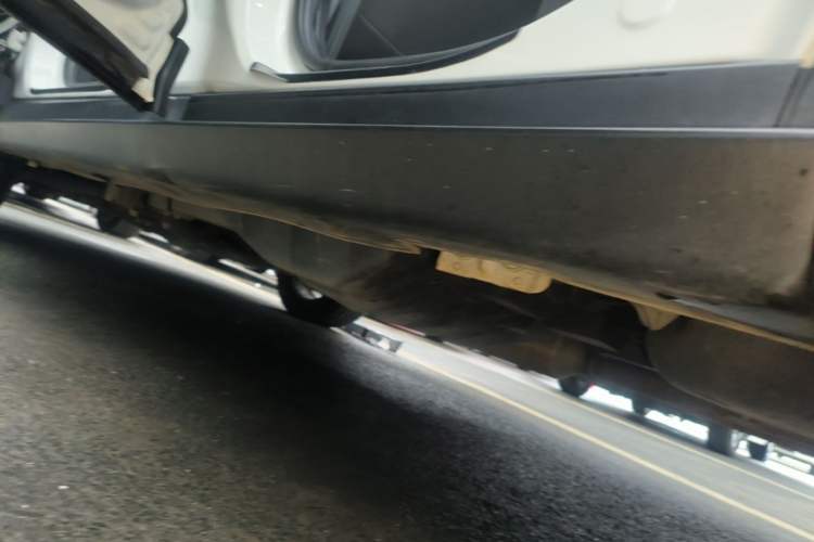 Used Dongfeng Aeolus AX7 2021 PRO 1.6T Automatic Smart Edition Left Side Sill