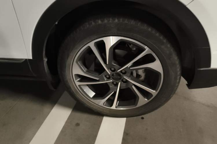 Used Dongfeng Aeolus AX7 2021 PRO 1.6T Automatic Glory Edition Right Front Wheel Hub