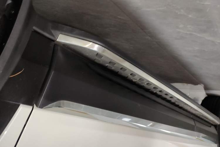 Used Dongfeng Aeolus AX7 2021 PRO 1.6T Automatic Glory Edition Right Side Sill