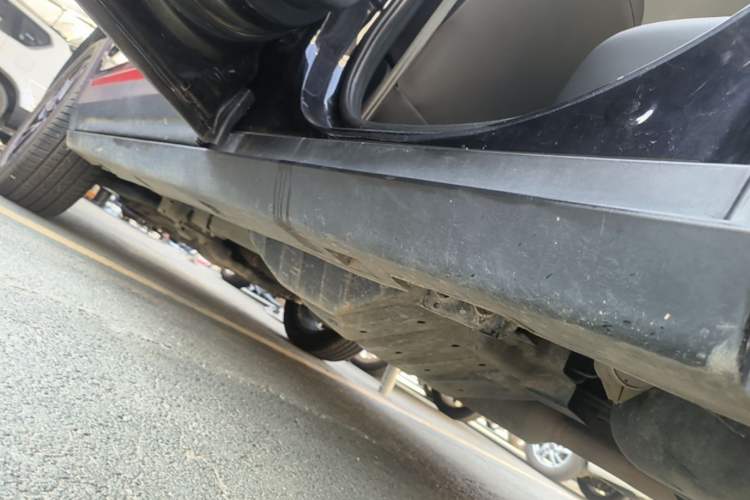 Used Dongfeng Aeolus AX7 2022 Mach Edition 1.5T DCT DF41 Left Side Sill