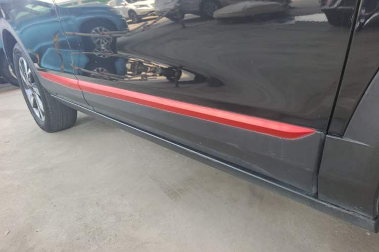 Used Dongfeng Aeolus AX7 2022 Mach Edition 1.5T DCT DF31 Right Side Sill