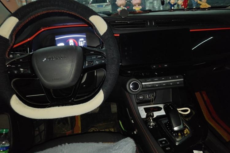 Used Dongfeng Aeolus AX7 2022 Mach Edition 1.5T DCT DF41 Center Console