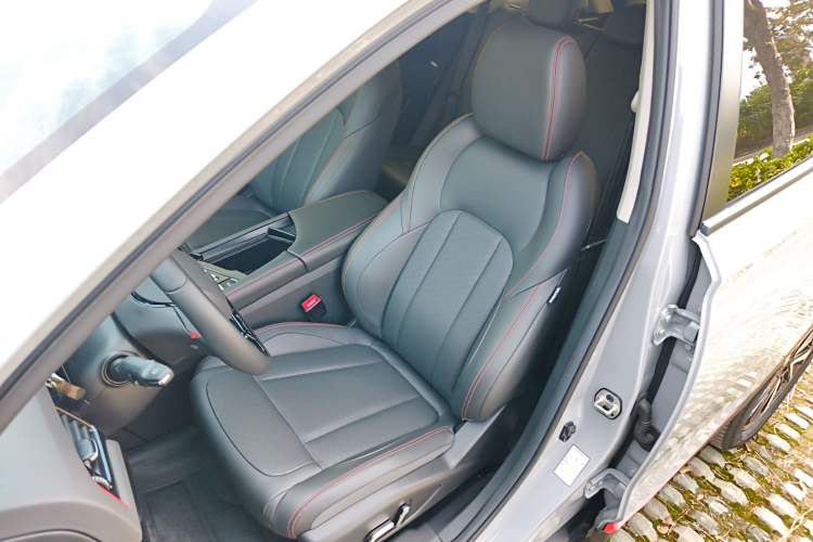 Used Dongfeng Aeolus AX7 2022 Mach Edition 1.5T DCT DF41 Left Front Seat