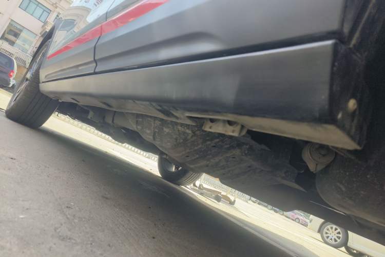 Used Dongfeng Aeolus AX7 2022 Mach Edition 1.5T DCT DF41 Left Side Sill
