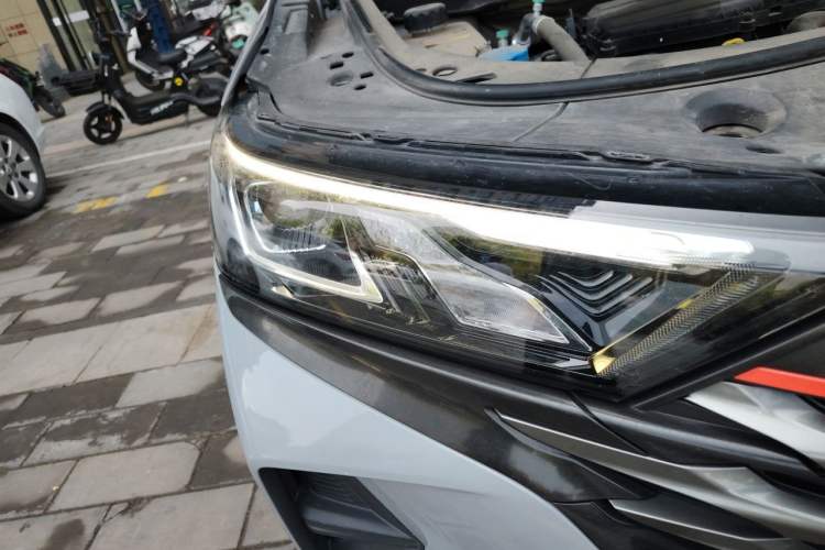 Used Dongfeng Aeolus AX7 2022 Mach Edition 1.5T DCT DF31 Right Front Headlight