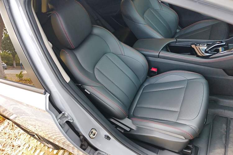 Used Dongfeng Aeolus AX7 2022 Mach Edition 1.5T DCT DF41 Right Front Seat