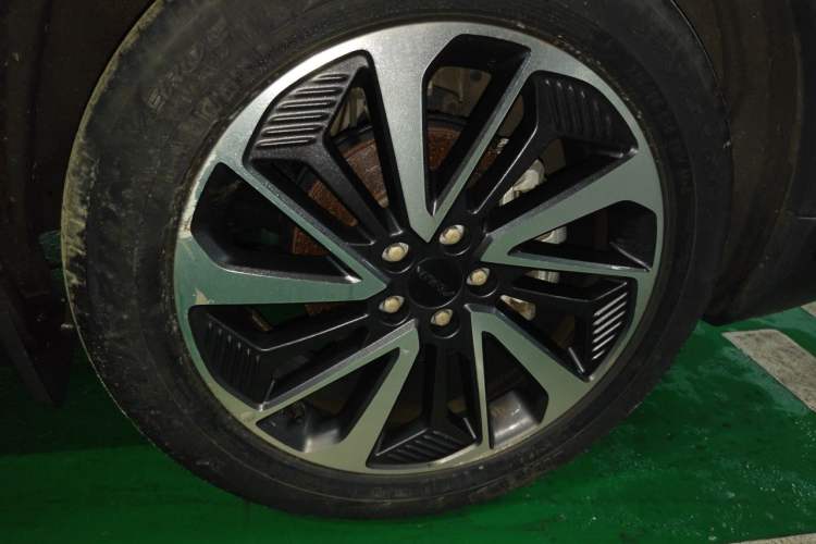 Used Dongfeng Aeolus AX7 2022 Mach Edition 1.5T DCT DF41 Right Front Wheel Hub