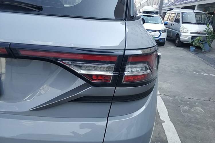 Used Dongfeng Aeolus AX7 2022 Mach Edition 1.5T DCT DF51 Right Rear Taillight