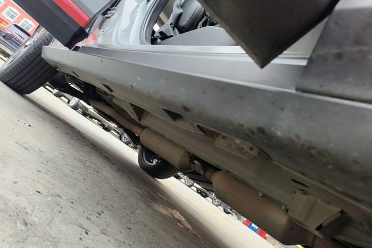Used Dongfeng Aeolus AX7 2022 Mach Edition 1.5T DCT DF41 Right Side Sill