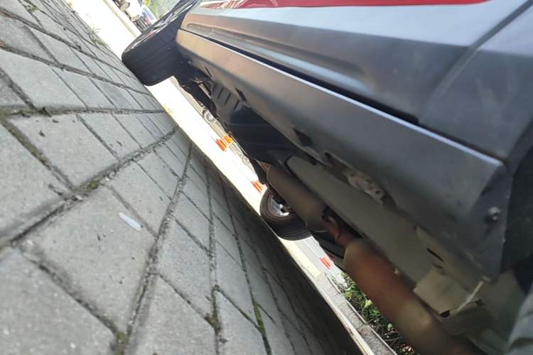 Used Dongfeng Aeolus AX7 2022 Mach Edition 1.5T DCT DF51 Right Side Sill
